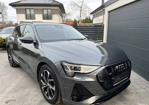 Audi e-tron cena 165900 przebieg: 16000, rok produkcji 2022 z Łódź małe 232